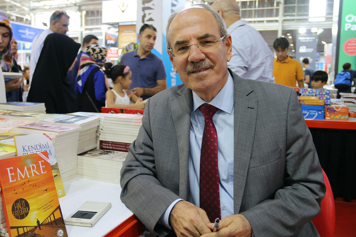 Halit Ertuğrul: Yazarlar okunacak kitap yazamıyorlar Halit Ertuğrul: Yazarlar okunacak kitap yazamıyorlar